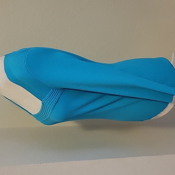 POINTELLE TURQUOISE SQUARE NECK TOP.....MEDIUM - Picture 4 of 7